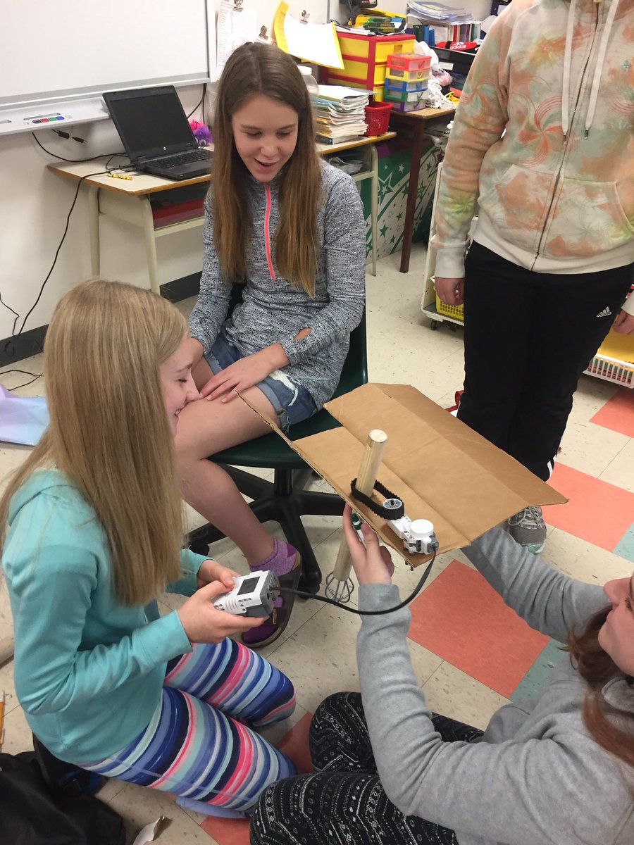 HorneUTES's tweet image. While their teacher’s away the kids get to play...students are working on designing and constructing an electrical device with their group #technologicalskills #problemsolving #creativity #collaboration #troubleshooting #stem