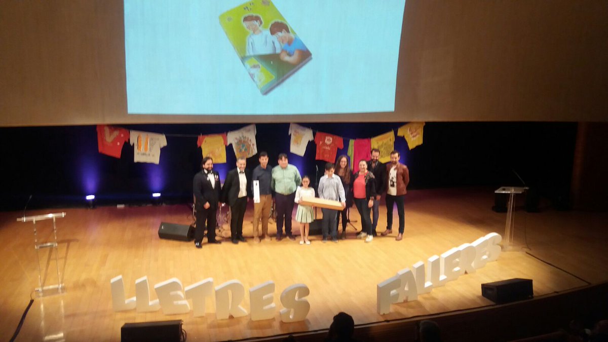 F_ReisCatolics's tweet photo. I el premi Comfet ha tingut un final feliç!
'SetSabers' no deixa de donar-nos alegries! Enhorabona a tots els qui ho haveu fet possible! #flf18 https://t.co/iJOQDgGcXu