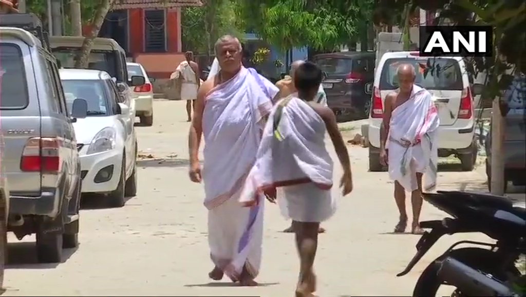 ANI's tweet image. Karnataka: Residents of Mattur,village in Shimoga,use Sanskrit, besides Sankethi&amp;amp;Kannada, as one of the languages for day-to-day communication, say &apos;Sanskrit is mother of all languages. Children, as young as 8-yr-old, begin learning Vedas here. So it&apos;s easy to learn the language&apos;