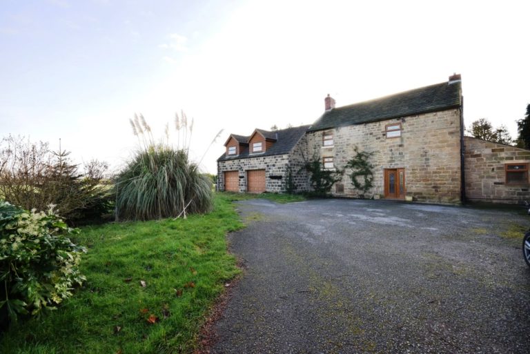 #Homes <a href="/WakeExpress/">Wakefield Express</a> Stunning farmhouse #property with approximately 2.5 acres of private grounds. <a href="/RKEA_Sales/">Richard Kendall EA</a>  Check it out here: tinyurl.com/yb9848ql