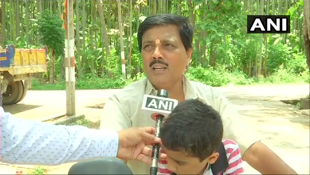 ANI's tweet image. Karnataka: Residents of Mattur,village in Shimoga,use Sanskrit, besides Sankethi&amp;amp;Kannada, as one of the languages for day-to-day communication, say &apos;Sanskrit is mother of all languages. Children, as young as 8-yr-old, begin learning Vedas here. So it&apos;s easy to learn the language&apos;