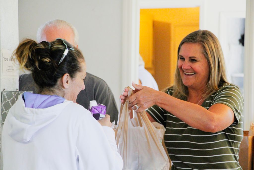 Countryside_CC's tweet photo. Throughout the entire month of May we will be collecting non-perishables for Helping Hands. Help us reach our goal of 10,000 pounds of food by participating this weekend! See you Sunday at 9:30 + 11:15 AM. #thisiscountryside https://t.co/S88HSv8vyw