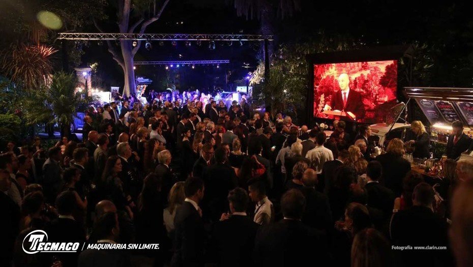 TecmacoIntegral's tweet photo. • JCB no podía faltar •
Como todos los años, Mark Kent, Embajador Británico en Argentina, festejó en su residencia el cumpleaños de la Reina Isabel.
Tecmaco y #JCB fueron participes de este evento que busca afianzar relaciones entre ambos paises.
#Tecmaco #MaquinariaSinLimite https://t.co/d8aTqvM9Oc