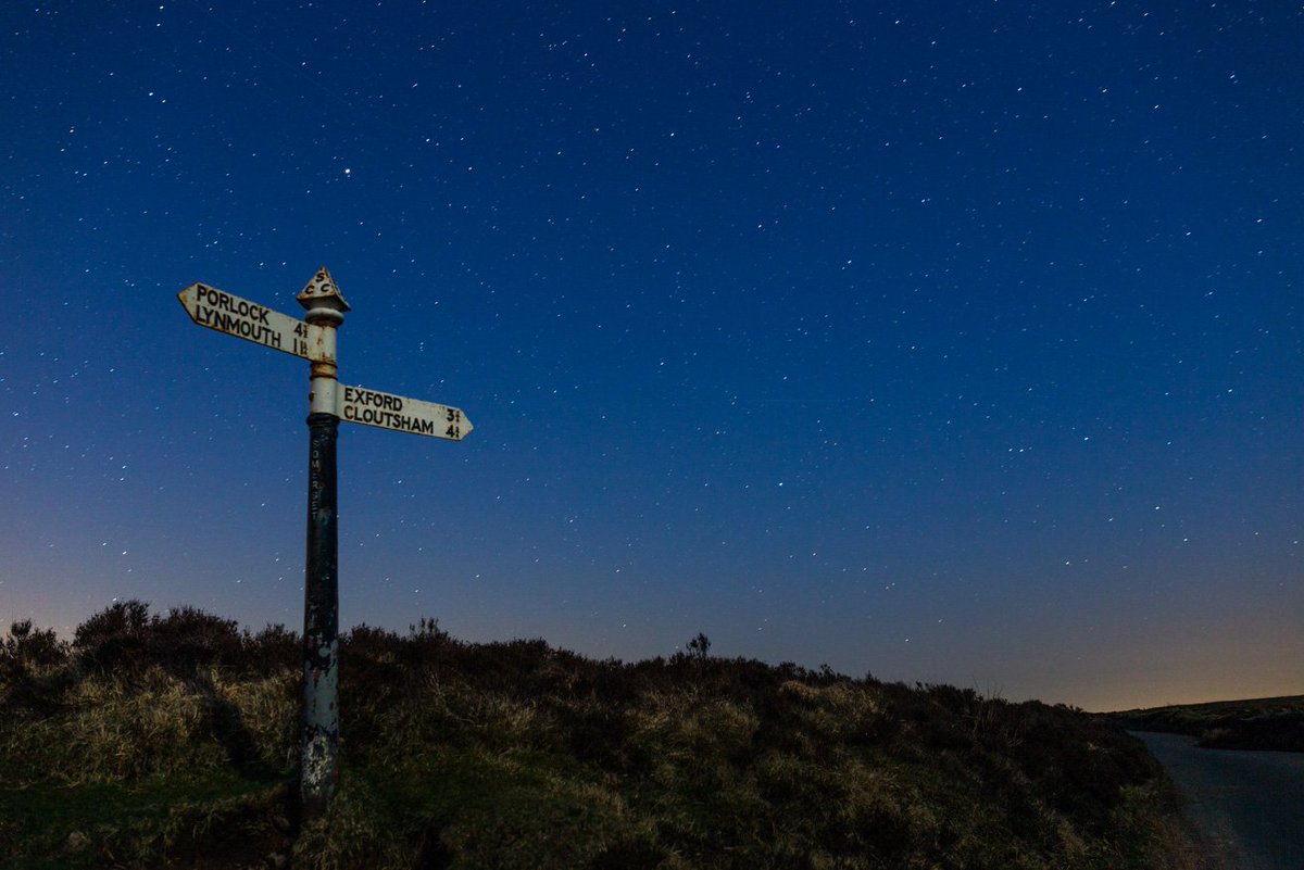 DarkSkyDest's tweet photo. With clear skies forecast &amp; the Moon out of the way until the early hours, it's looking like the Bank Holiday weekend will have some perfect conditions for stargazing. If you're in the West Country, why not pay a visit to the #Exmoor International Dark Sky Reserve! https://t.co/zDwtxw1jGe