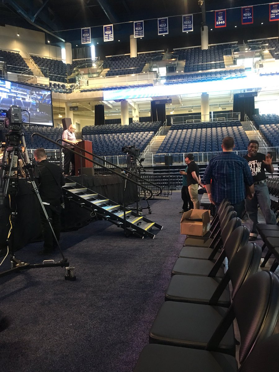 OliveHarvey_CCC's tweet photo. Behind the scenes @ChiCityColleges commencement rehearsal, the excitements building #cccgrad #lightscamerasaction #CCCTogether https://t.co/CRChwCS9wd