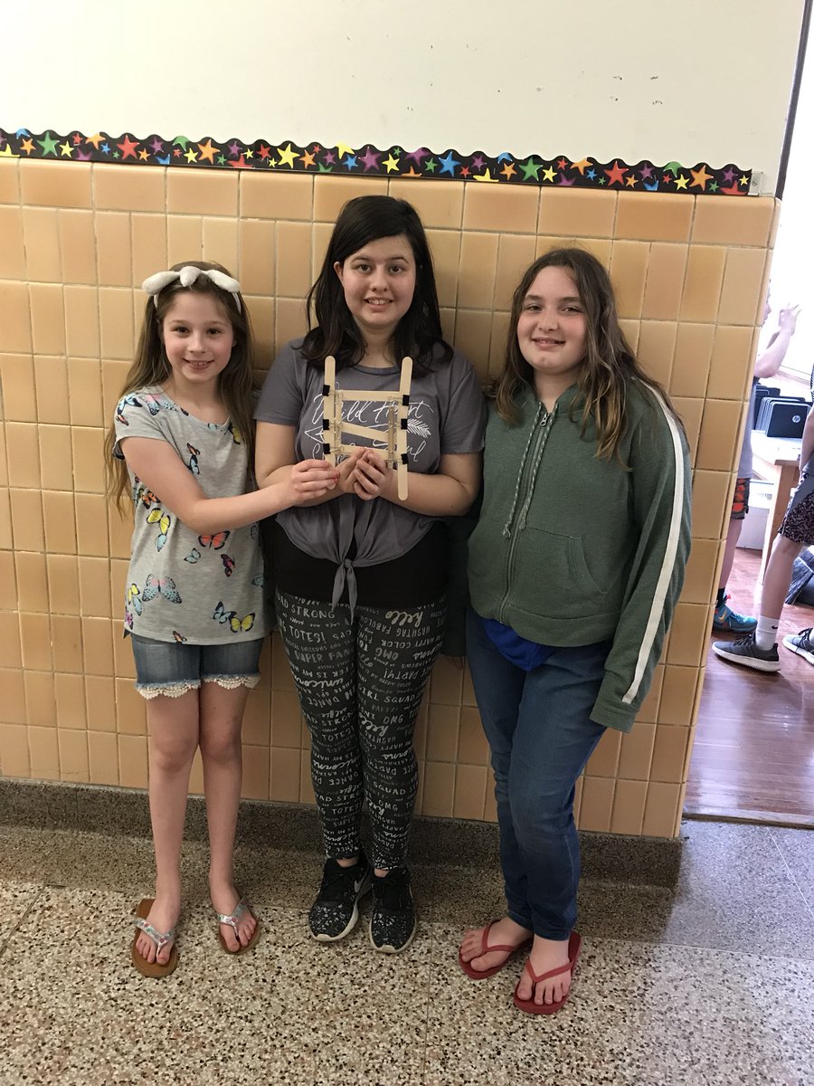 MaloneMarcellus's tweet photo. So proud of these kiddos! Worked together to design and build innovative structures out of simple classroom materials like popsicle sticks and binder clips. The winning team’s structure supported an entire class set of textbooks! #globaldayofdesign #fifthgradefun #MarcellusCSD https://t.co/NH6dqRYBYT