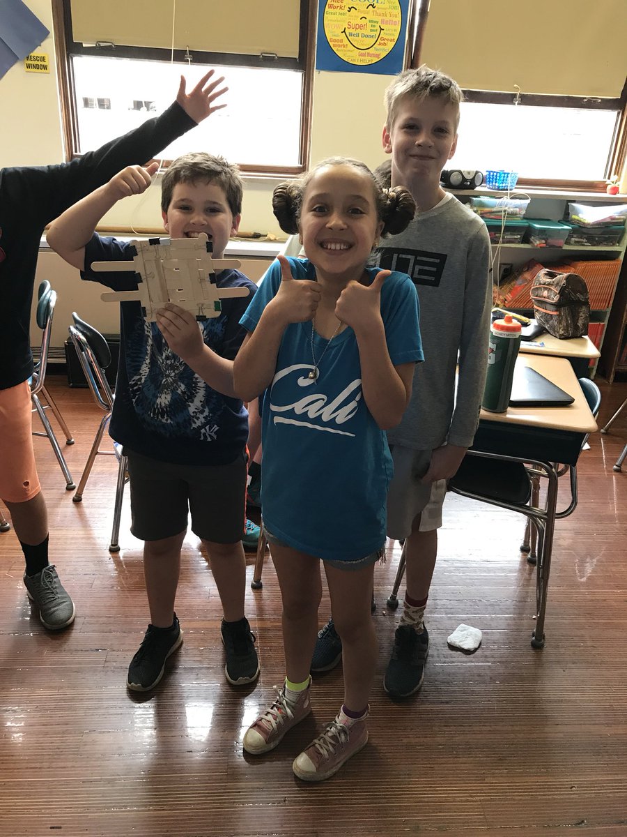 MaloneMarcellus's tweet photo. So proud of these kiddos! Worked together to design and build innovative structures out of simple classroom materials like popsicle sticks and binder clips. The winning team’s structure supported an entire class set of textbooks! #globaldayofdesign #fifthgradefun #MarcellusCSD https://t.co/NH6dqRYBYT