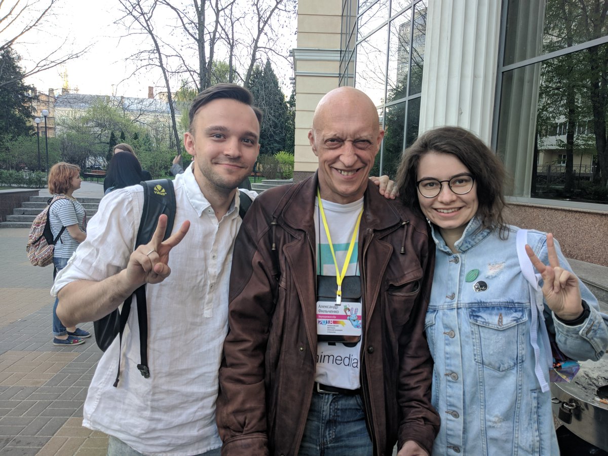 ScrapDnB's tweet photo. Одно из самых ярких впечатлений с #vrnfest2018: наконец-то снова увиделись с одним из лучших режиссёров дубляжа России и просто нашим родным Александром Фильченко. Он как раз после двух больших работ — ТянкоТанков и «Прощального утра». Мы и их заценили — как всегда, великолепно. https://t.co/H2kk3VsC1f