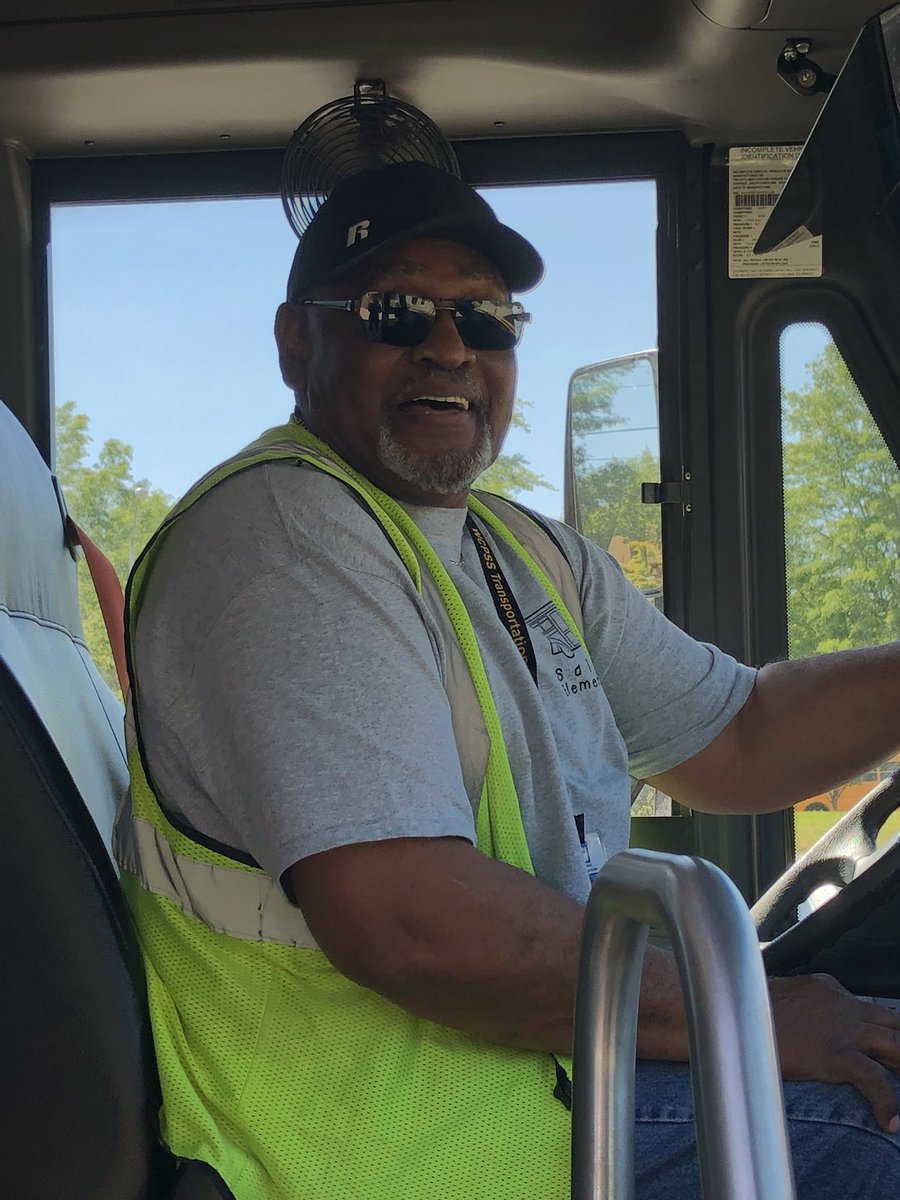 MorganMcNally15's tweet photo. We love our bus drivers!! #teambuscoach #peacefulschoolbus https://t.co/5JzW2KZIJY