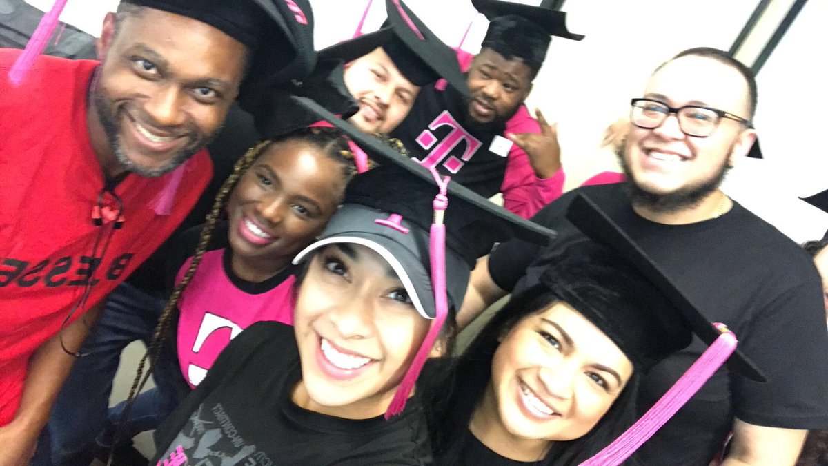 alyssaperez5's tweet photo. We graduated!!!!!! #Classof2018 #LEADERREADYNTX #SCOwnIt https://t.co/N5WiJtHxgN