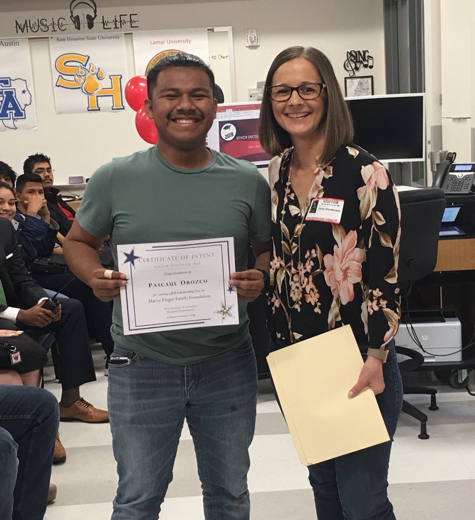 trinamwright's tweet photo. I was so honored to participate in Decision Day @HISD_NHECHS  @nhechs2018 today.  Hats off to Mrs. Roberts and Ms. Woolridge for a wonderful program. #classof2018 #Collegebound 
@HISD2College @HoustonCCR https://t.co/qG6NdqqG3y