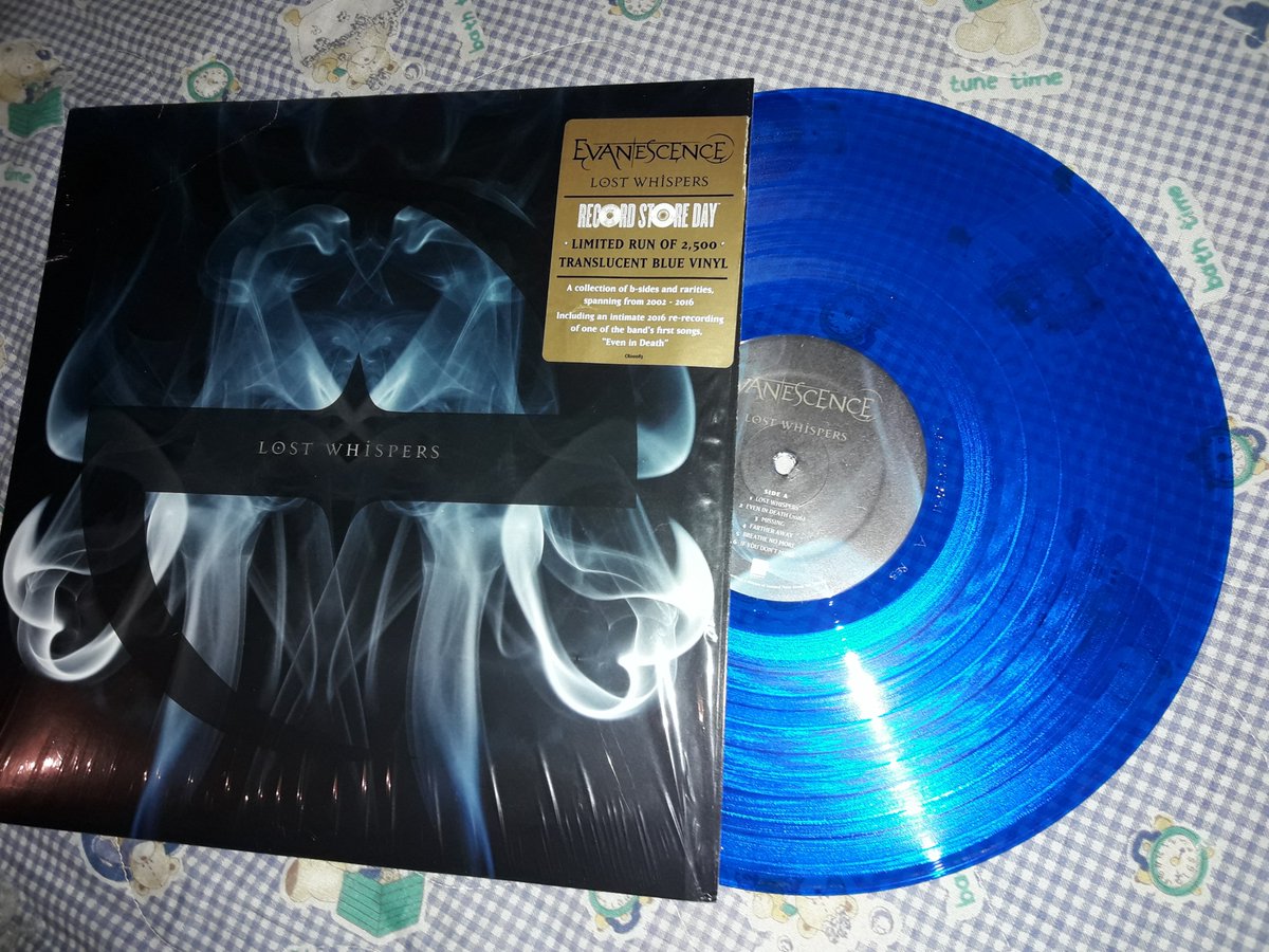 DanielCabreraEV's tweet photo. Llegó!! LOST WHISPERS un lanzamiento exclusivo para el #RecordStoreDay2018 en azul transparente y limitado a 2,500 copias! 💙🙌😍
@evanescence @AmyLeeEV
#LostWhispers #Evanescence #RSD2018 #HardcoreFansOnly https://t.co/RtwC4zGs0N