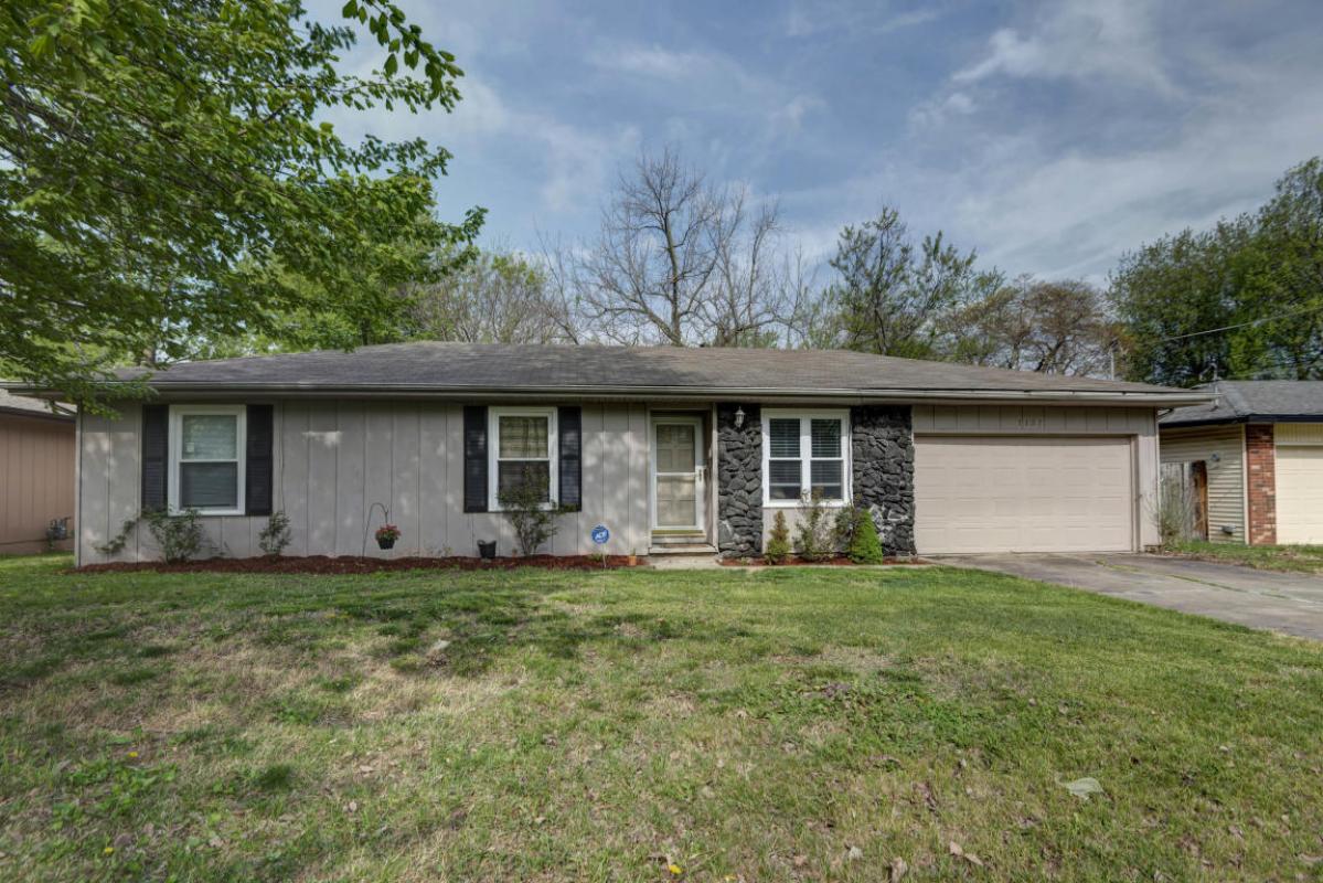 Michell73346641's tweet image. Michelle A Lewis would love to show you the #listing at 1131 South Paula Avenue #Springf... tour.circlepix.com/home/K2LWRG