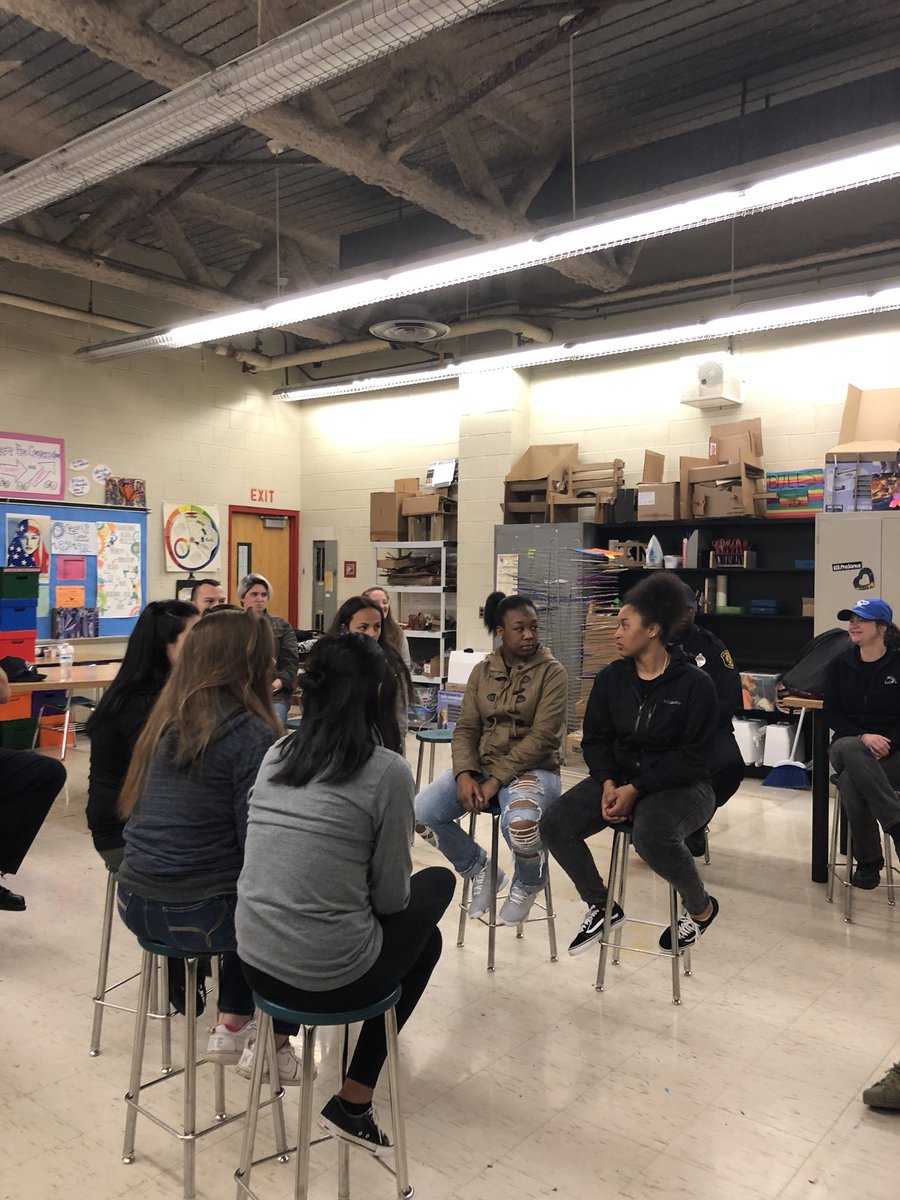 PghZone6's tweet photo. Conversations CAN bridge gaps. Zone 6 👮🏽♀️👮🏻♀️and Brashear students in Restorative Practice Circles. #police412good @BBBSPgh @PPSnews https://t.co/uVtIXxF9OM
