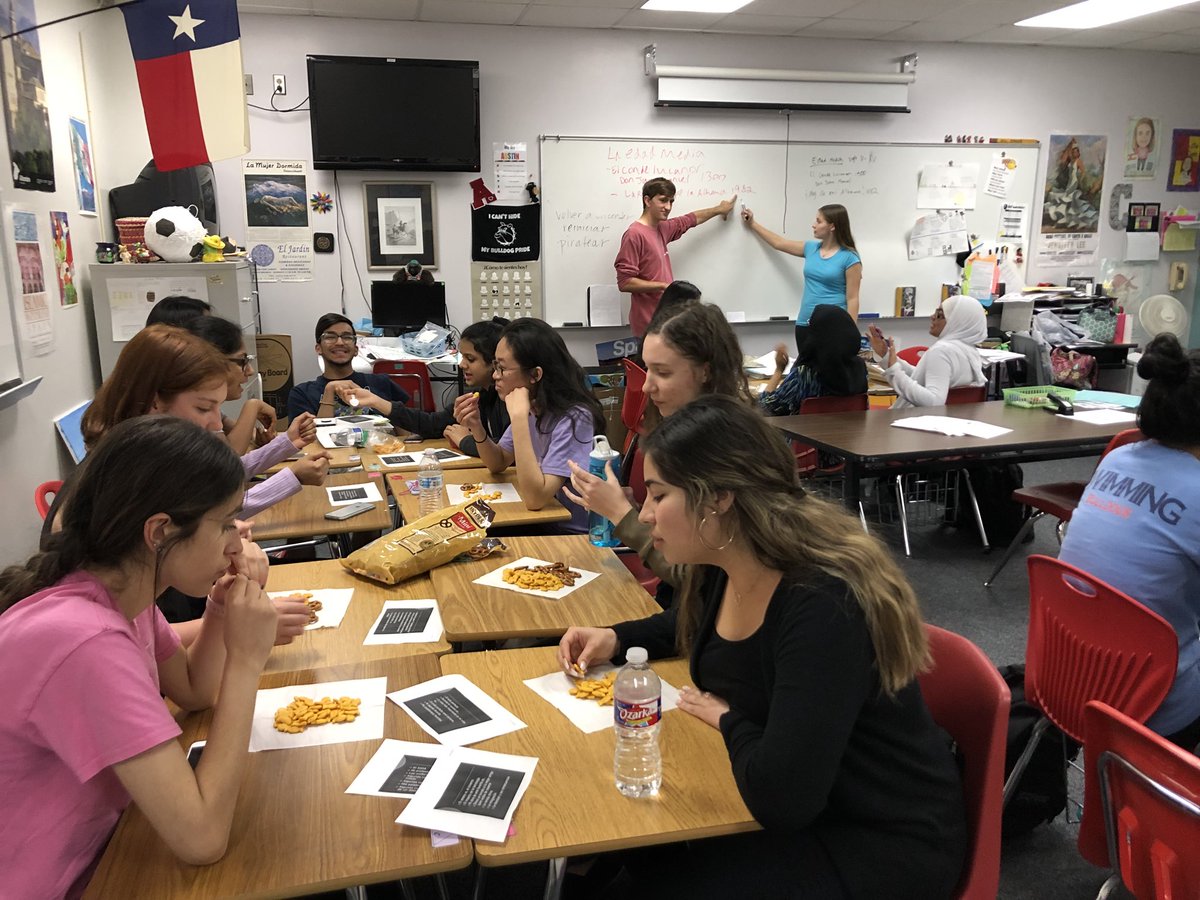 AP Spanish students working on reviews! #language&amp;culture #Literature #AHS #Togetherisbetter