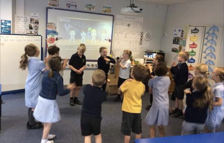 MissDouglasFF's tweet image. Year 1 have been learning their ‘left’ and ‘right’ today.. so of course we had to practice the Hokey Cokey 😁 #makemathsfun @FarndonFieldsSc