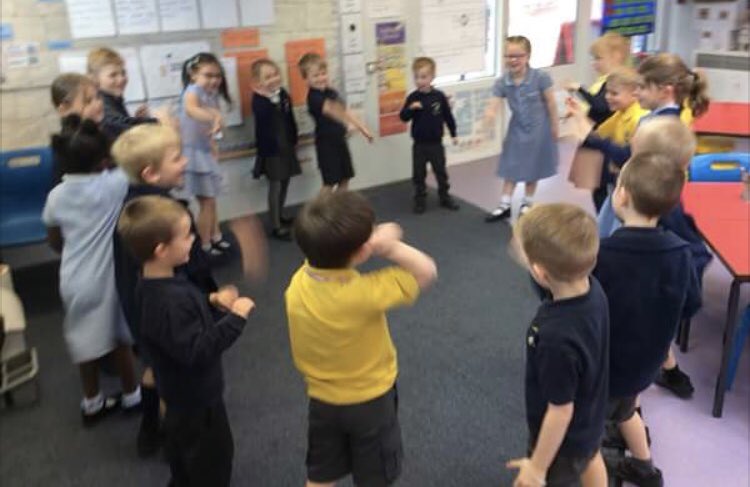 MissDouglasFF's tweet image. Year 1 have been learning their ‘left’ and ‘right’ today.. so of course we had to practice the Hokey Cokey 😁 #makemathsfun @FarndonFieldsSc