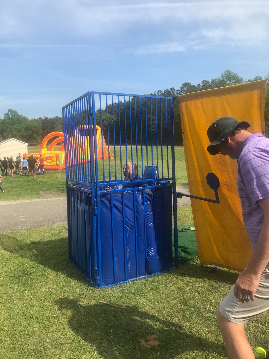 Berkeley_PTA's tweet photo. Our Principal braved the dunk booth! #BlockParty #HotButFun #PTARocks https://t.co/E2eEPxounK