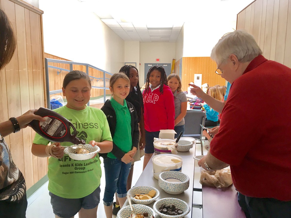 sugarmillpride's tweet photo. Thank you Kiwanis for recognizing four of our K-Kids  with medallions for leadership, courage, academics, and service! We enjoyed a great ice cream social! https://t.co/6gDWS3i7Us