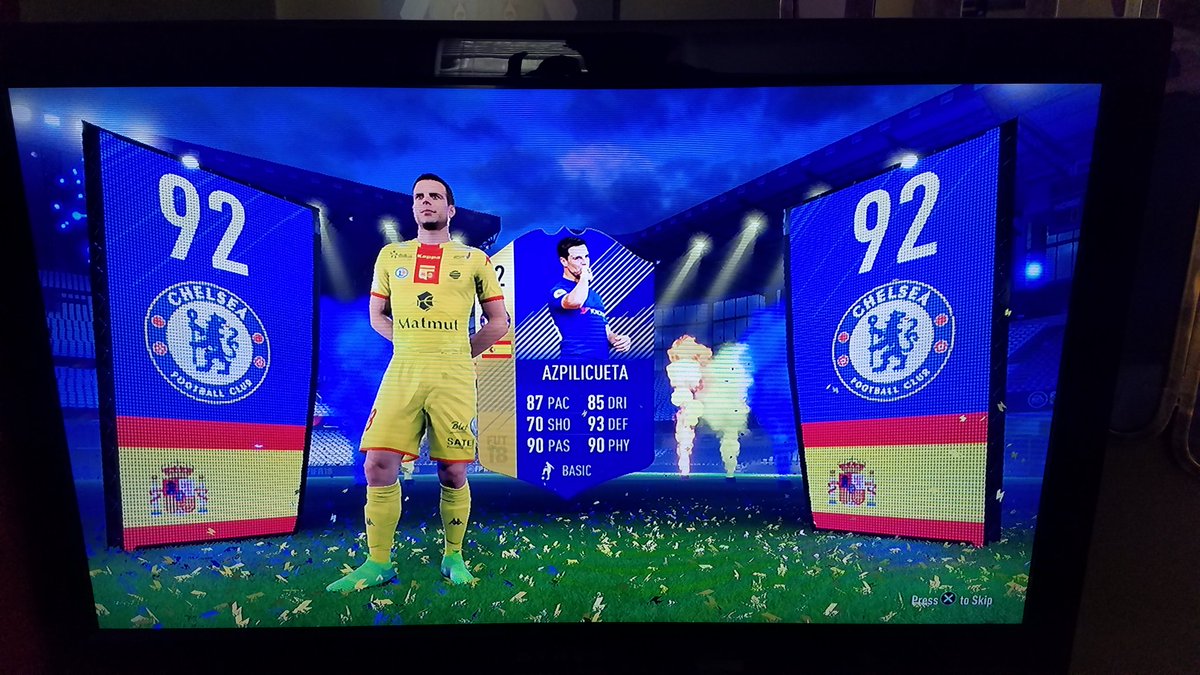 CoalHunter's tweet photo. First Blue Cards @CesarAzpi @SpursOfficial Dele Alli 👌✌👍👽💓🕶 https://t.co/mGpRevRvzO