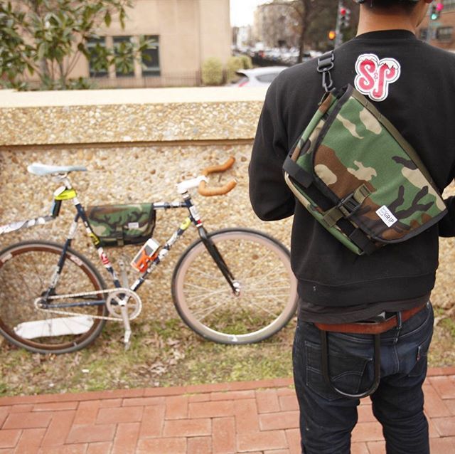 gripunlimited's tweet image. THE FRAME BAG // Comes in 3 colors: red, black &amp;amp; camo. Carries all your work things on and off your bike. Changes lives. #gripunlimitedbags
#ridewithgrip
.
.
.
#hippack
#everydaycarry
#gear
#bikebag
#dccyclists
#bikelife
#bikeDC
#optoutside
#urbancyclist… ift.tt/2FKFDzL