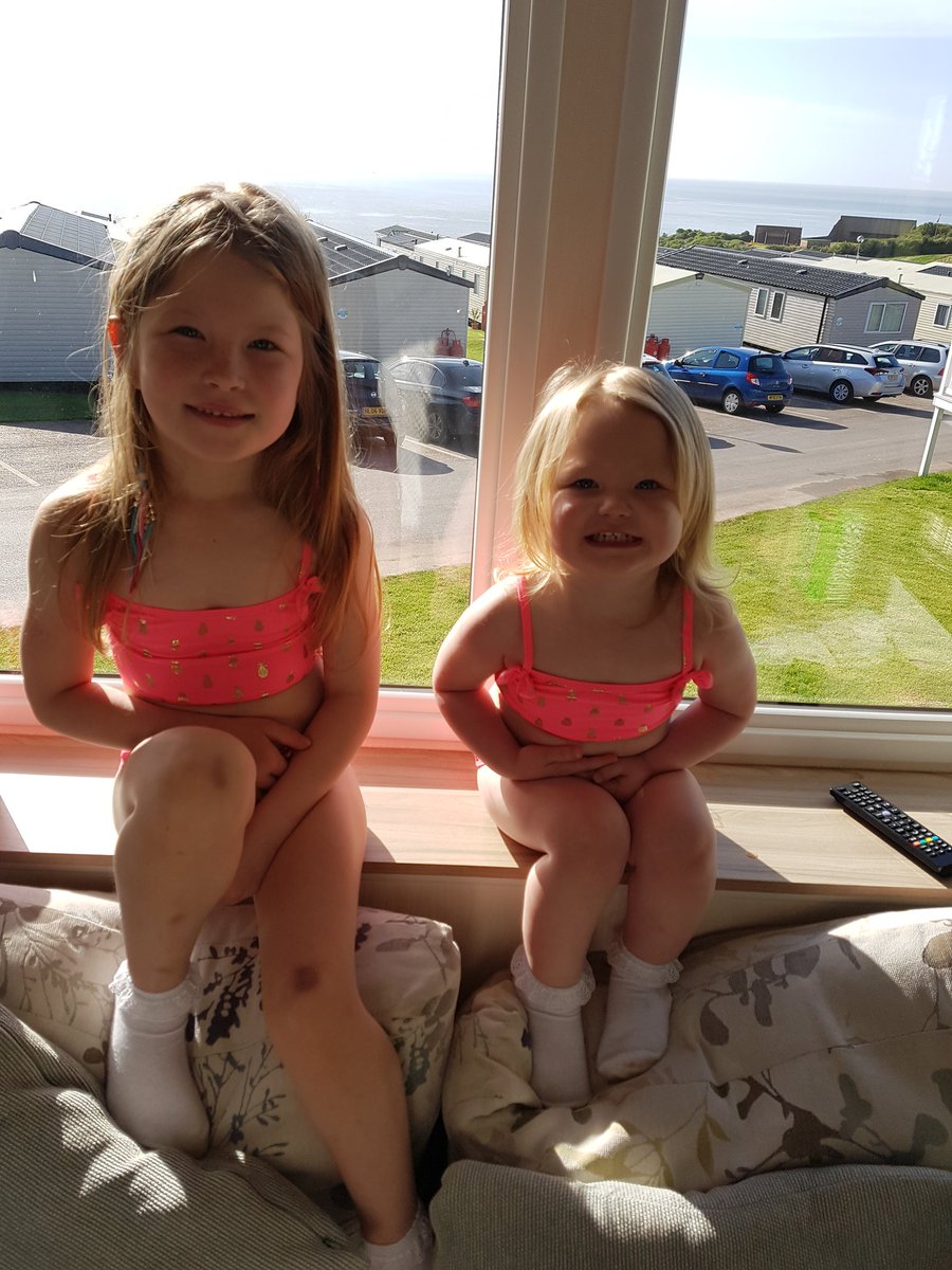 MaddickLisa's tweet photo. Our little beauties 😍👭 https://t.co/4fnKttRfSS