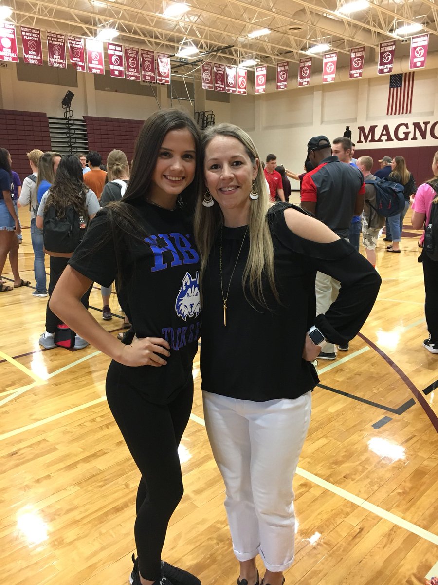 CoachMadisonVB's tweet photo. So proud of this girl and all her hard work. @allymyerss good luck at HBU. I know you are going to do awesome #dualathlete ๐๐โโ๏ธ #halfmysize๐ https://t.co/FVo3fKYOhs
