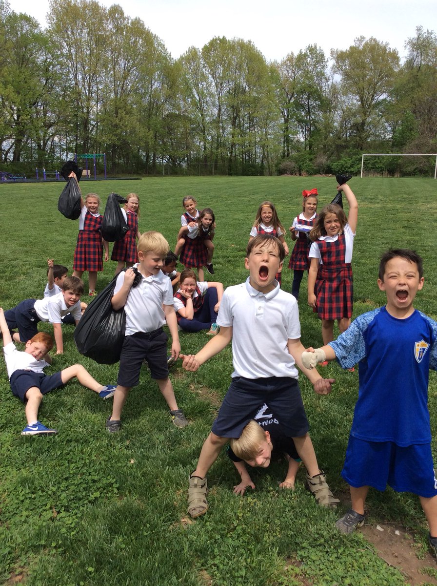 acs2H's tweet photo. #ACSGatorPride #HappyFriyay Taking care of our parish grounds and having some fun today https://t.co/VPtwVuUXau