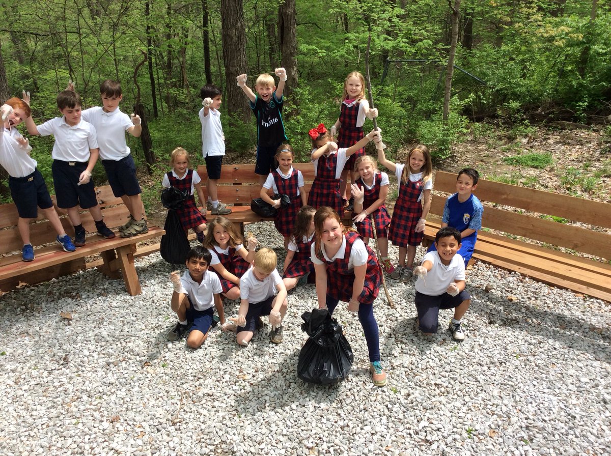 acs2H's tweet photo. #ACSGatorPride #HappyFriyay Taking care of our parish grounds and having some fun today https://t.co/VPtwVuUXau