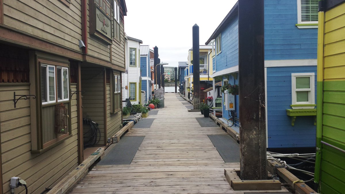Views from the dock! While you're checking out the quaint & colorful #floathomes here at #FishermansWharf, do drop by #TheFishStore to dine on famous fish & chips or dive into #oysters for buck a shuck happy hour between 4-5pm everyday! 🐟🍟👏 #yyjeats #yyjfood #victoriabc #yyj