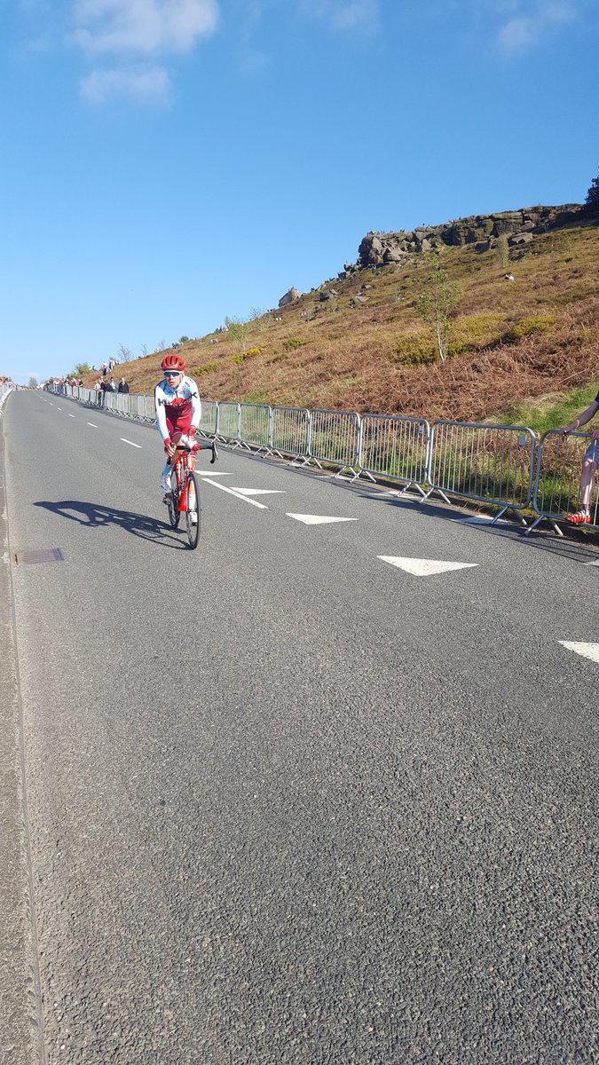Stephen98Murray's tweet photo. Brilliant evening watching last few kms of #TDY in #ilkley in the sunshine with @1sarahmurray1 and boys! Thomas so pleased to get a water bottle from a Katusha Alpecin rider after the finish! https://t.co/tfRVlWe9ny