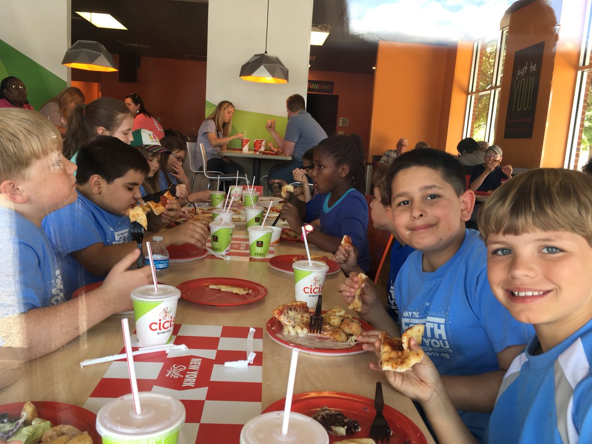mayfield_alisha's tweet photo. Lunch at CiCi’s was a hit.  All you can eat pizza, enough said. #gofourth https://t.co/So3I35x0eY