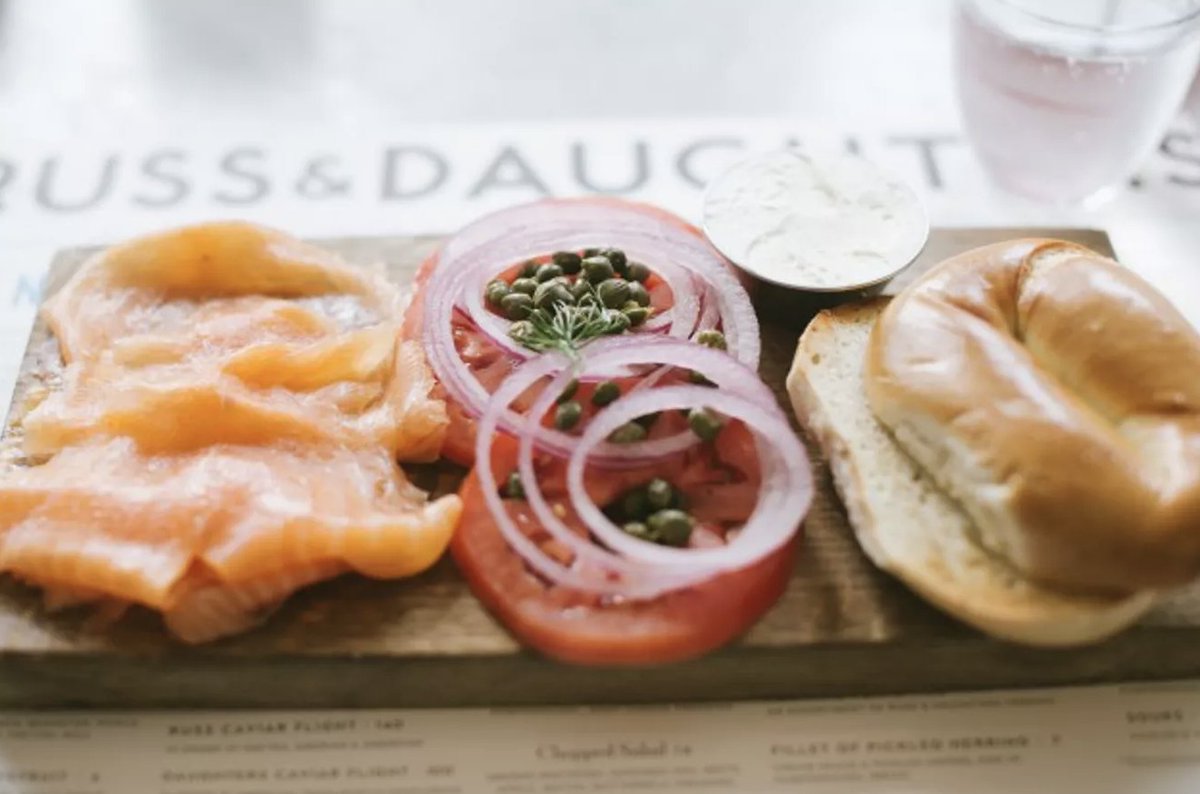 infatuation's tweet image. You’re in New York for the first time ever. You’ve got 72 hours and an appetite for everything. Here's where to start: eeeeeats.it/2ilHa3H