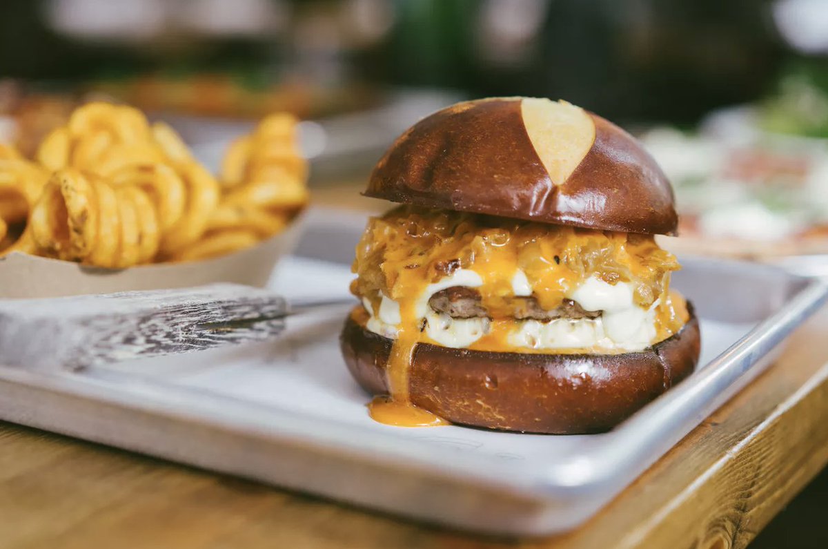 infatuation's tweet image. You’re in New York for the first time ever. You’ve got 72 hours and an appetite for everything. Here's where to start: eeeeeats.it/2ilHa3H