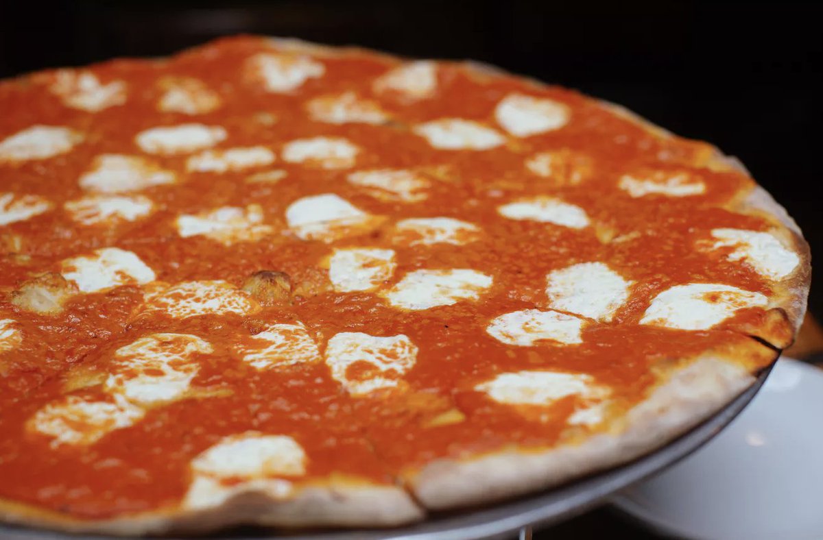 infatuation's tweet image. You’re in New York for the first time ever. You’ve got 72 hours and an appetite for everything. Here's where to start: eeeeeats.it/2ilHa3H