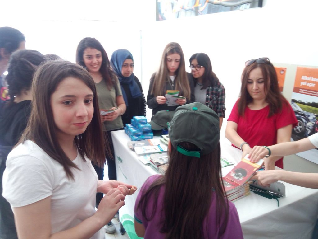 BevlerYesilay's tweet photo. Kadın komisyonumuzun okul çalışmalarından.@1920yesilay @tbmYesilay @gencyesilayci https://t.co/EvnOZV2x3b