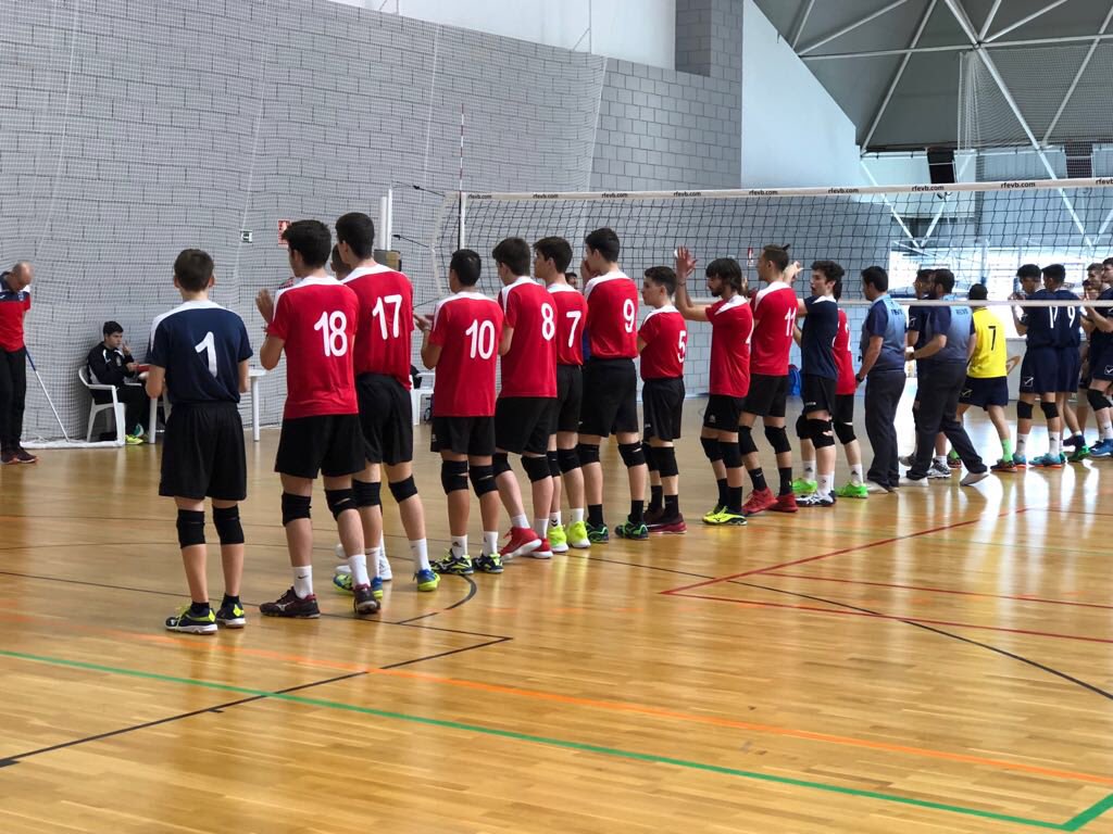 cvxativa's tweet photo. Los juveniles del @cvxativa jueguen un partidazo contra el #Cieza y sucumben 2-3 en un quinto set de infarto.Ha sido un partido impresionante y estamos muy orgullosos. Mañana hay que seguir trabajando duro! 😘🏐❤️ #FamilyCASH #GEANCAR #XàtivaTurisme #voleibol #CEJM2018 https://t.co/rOj0rx4m5f