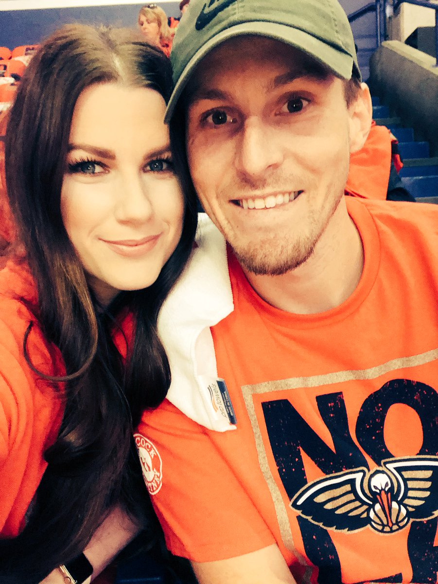 cass_lefort's tweet photo. Let’s GO PELS🏀 #PelicansGameDay https://t.co/hCzUJd4qnr