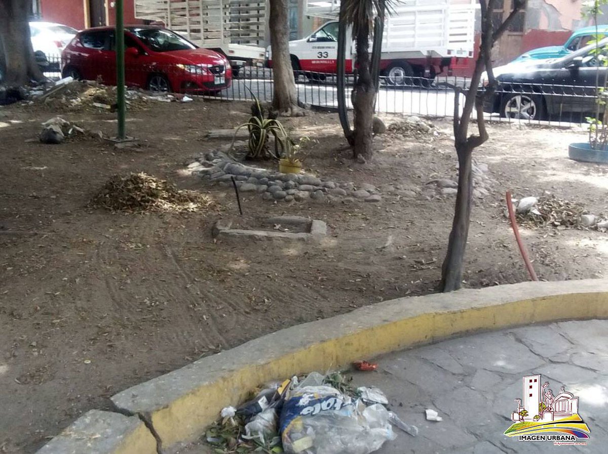 ImagenSLP's tweet photo. Recuerda que los espacios  públicos son tuyos, son de todos, por eso es indispensable mantenerlos limpios y en las mejores condiciones para seguir gozando de sus beneficios y por el contrario evitar plagas y la mala apariencia que la contaminación causa. https://t.co/yJaTkvwKSH