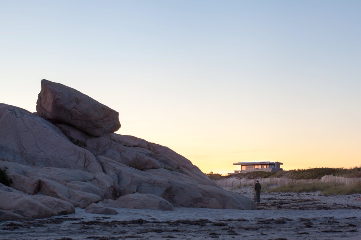 mthompsonarch's tweet photo. Summer is coming. House in Little Compton, RI by MTA (photo: @ScottNorsworth1). #architecture #site #sunset https://t.co/P0SQ39AUab
