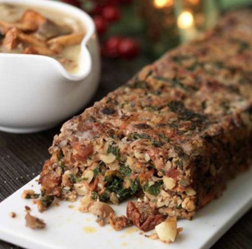 FollowTabikaeru's tweet photo. Sunday Roast is a traditional British food, coz it was traditionally eaten on Sunday. In fact, its raw materials also include meat. Since I am a vegetarian, so 'Sunday Nut Roast' with a cup of tea is my best choice. Best moment! ☕️#tripUK #FollowTabikaeru #sundayroast #yammy https://t.co/aECjz08W2E