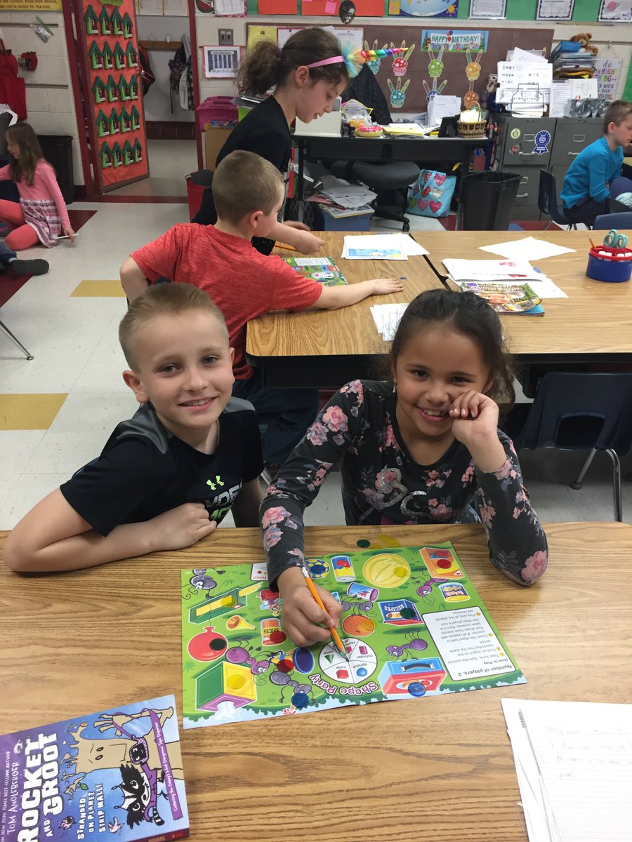 Pengberg121's tweet photo. Learning About Geometry! @Grandview_Elem #csd_allmeansall #gvstories https://t.co/BaO3pp4cIN