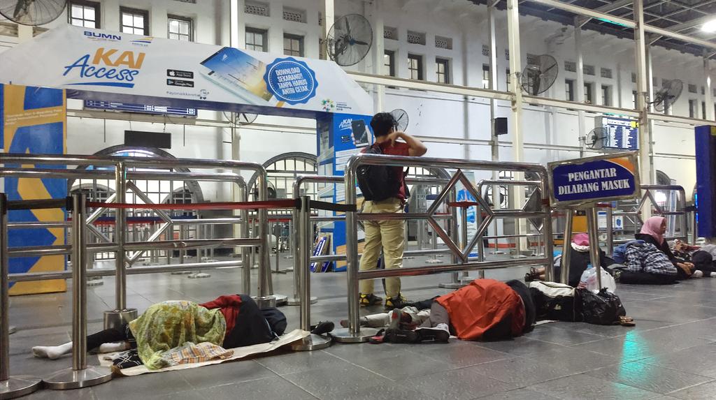 Kereta tiba pukul berapa ?  #mulaigakjelas