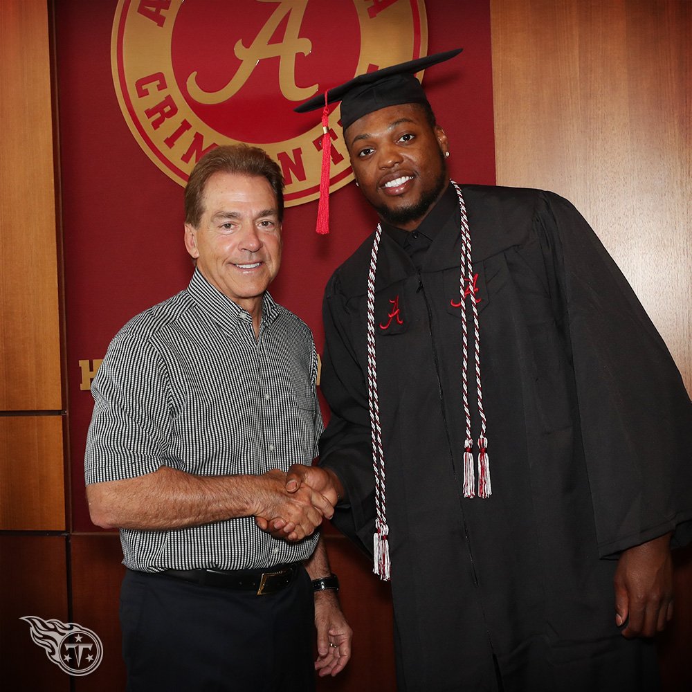 Titans's tweet photo. Today, @KingHenry_2 is a college graduate. #RollTide 

📸: @AlabamaFTBL https://t.co/dbwMouwLc2