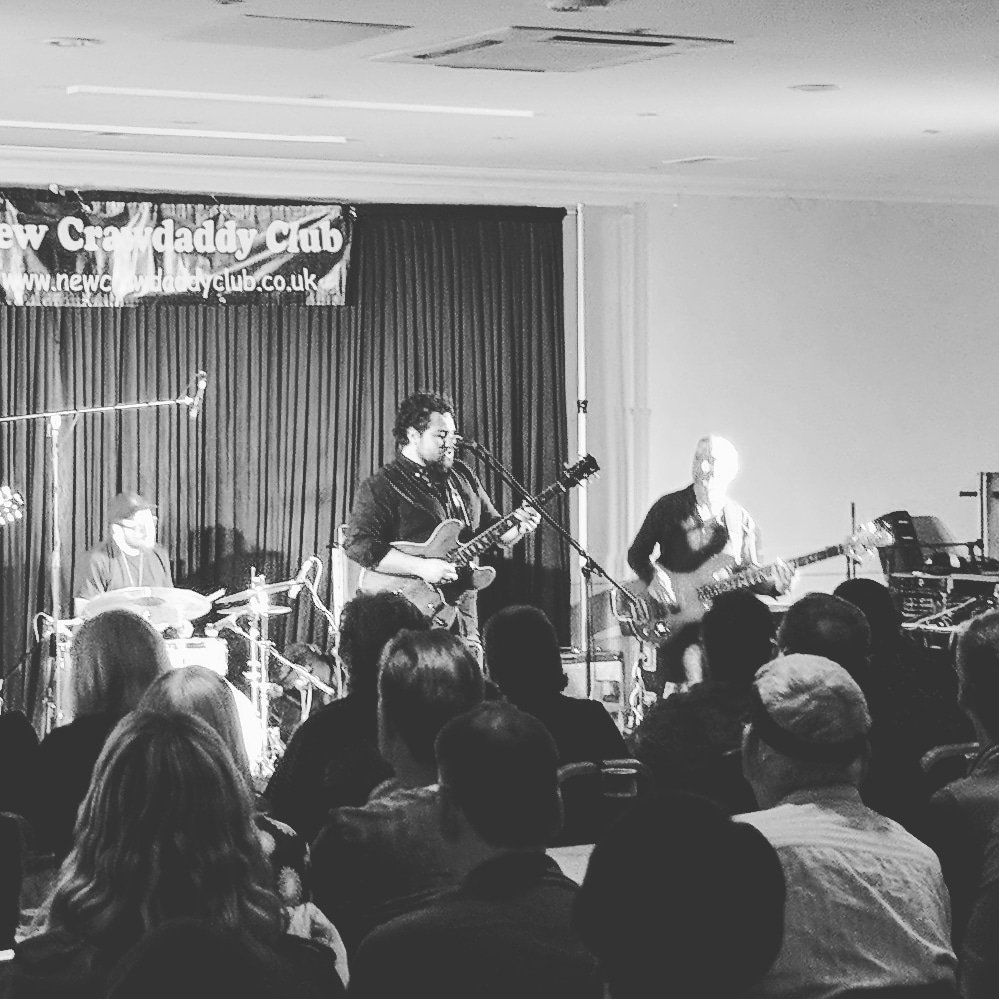bluecafeblog's tweet photo. @tomcwalkermusic at the reborn New Crawdaddy Club, from funk to blues-rock aaaaaannnndd we're back at funk. #UKBlues #Blues #BluesRock #Funk #SoundOfThe70s https://t.co/ggcLjv32kL