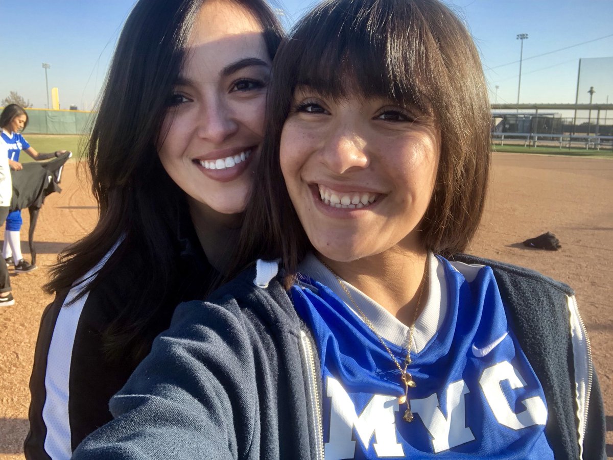 MVClionsoftball's tweet photo. Happy Birthday to this baller, from EPTx! Samantha, your Lion family loves you so much!!🦁💙 https://t.co/R7NZp0GYys