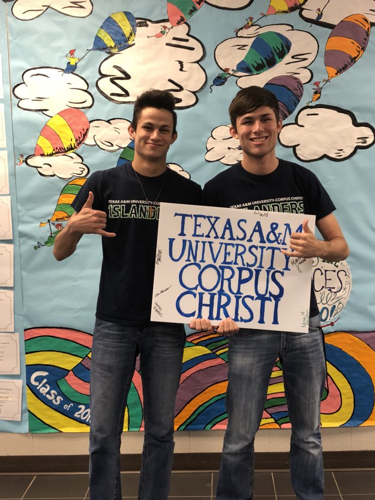 GenTXVictoria's tweet photo. #GenTxVictoria #CollegeIsWhatsNext #VWHS https://t.co/UPAvW5yr0I
