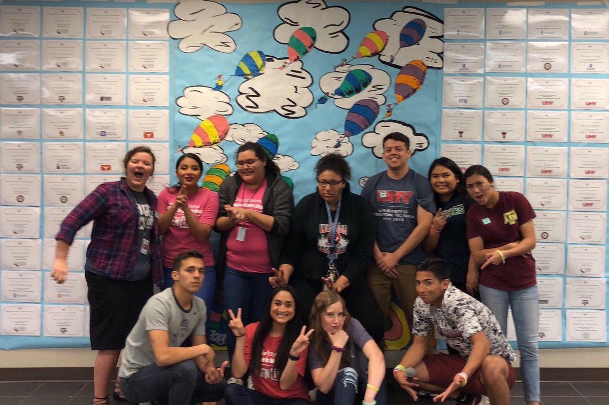 GenTXVictoria's tweet photo. #GenTxVictoria #CollegeIsWhatsNext #VWHS https://t.co/braMSZPCJ0