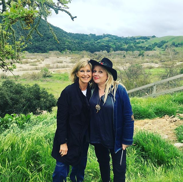olivianjnews's tweet photo. I’m inside Olivia Newton-John’s kitchen – she lives on a ranch just outside of Santa Barbara... https://t.co/dGLO0g0Ihh #awwmagazine #santaynez #olivianewtonjohn #grease #40anniversary #australianwomensweekly https://t.co/WGw505YQ3p