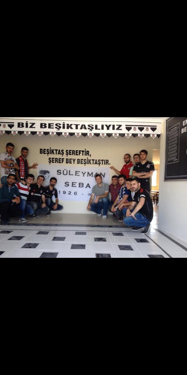tkamilersoz's tweet photo. Said'le Iğdır'daki Beşiktaş okullarını ziyaret ettiklerinde tanışmıştık pırlanta gibi bir gençti. O gün Seba pankartını tutmuş fotoğrafta. Vefat ettiğini öğrendim bugün, boğazıma bir yumruk oturdu. Öyle işte gitmiş dağ gibi çocuk, mekanı cennet olsun https://t.co/RnjKqoLKHX